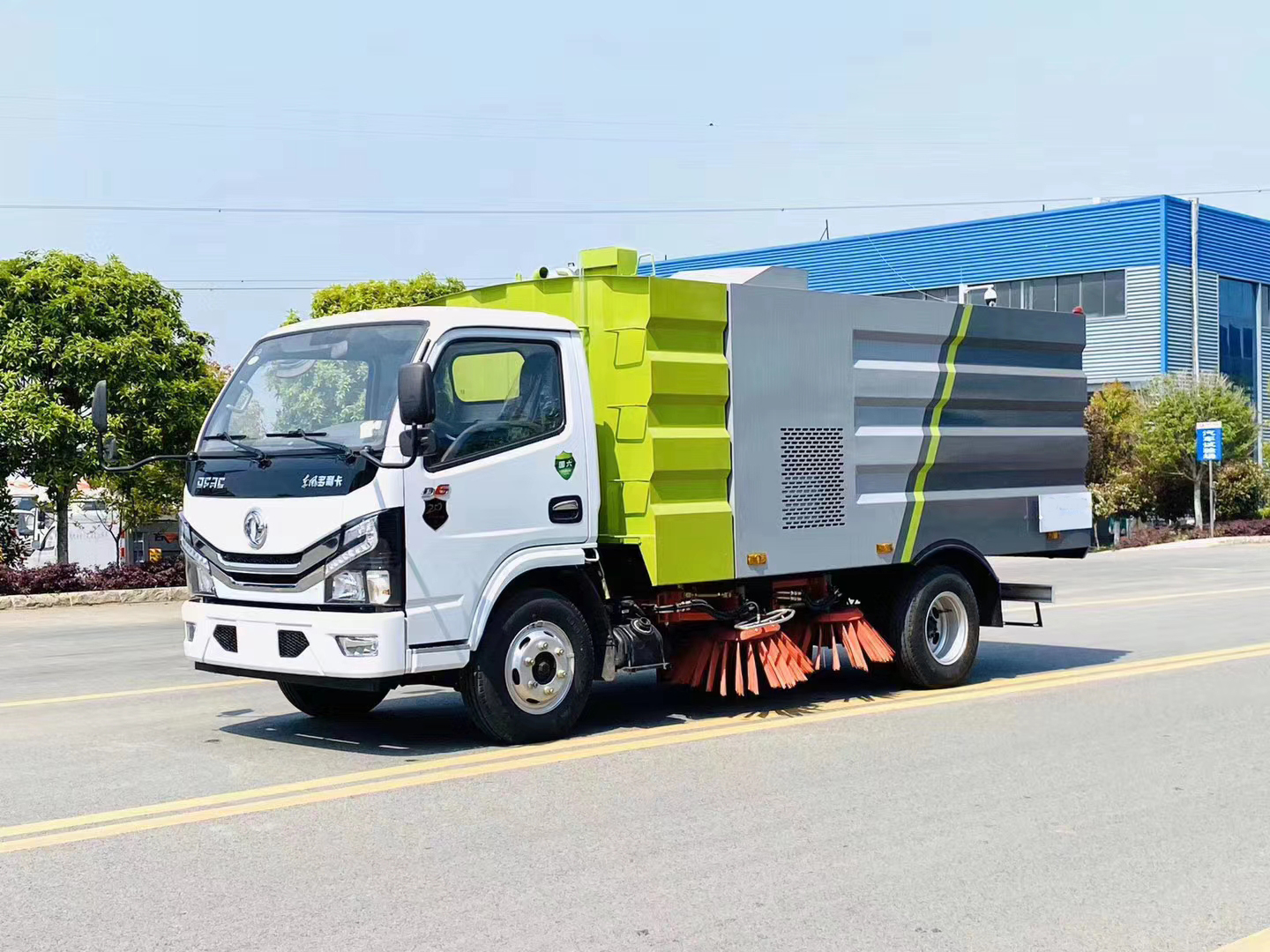 東風(fēng)小多利卡掃路車(chē)